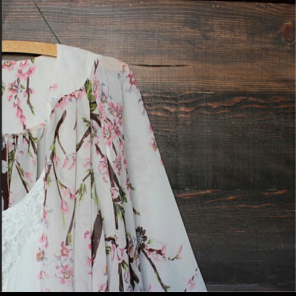 Pretty NEW kimono scarf wrap w fringe MUMU COMFY - Picture 6 of 7